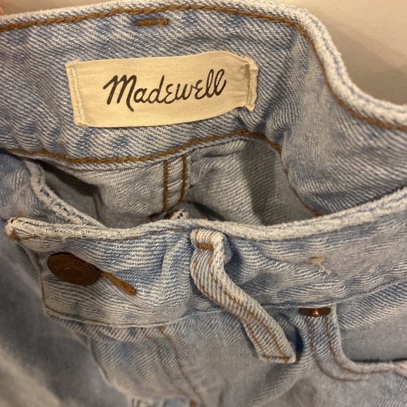 Madewell Distressed Curvy Mom Jean Short - Picture 4 of 6